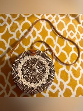 Round Woven Crossbody Bag Brown/Beige Leather Detachable Strap, Lined Snap